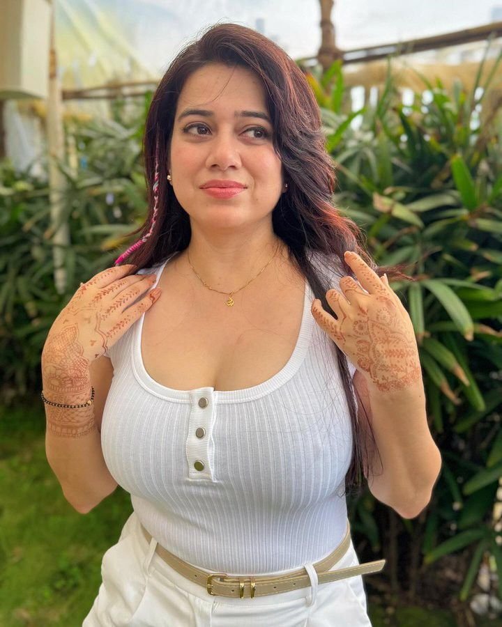 VIP Escort Service Almora Call Anytime
