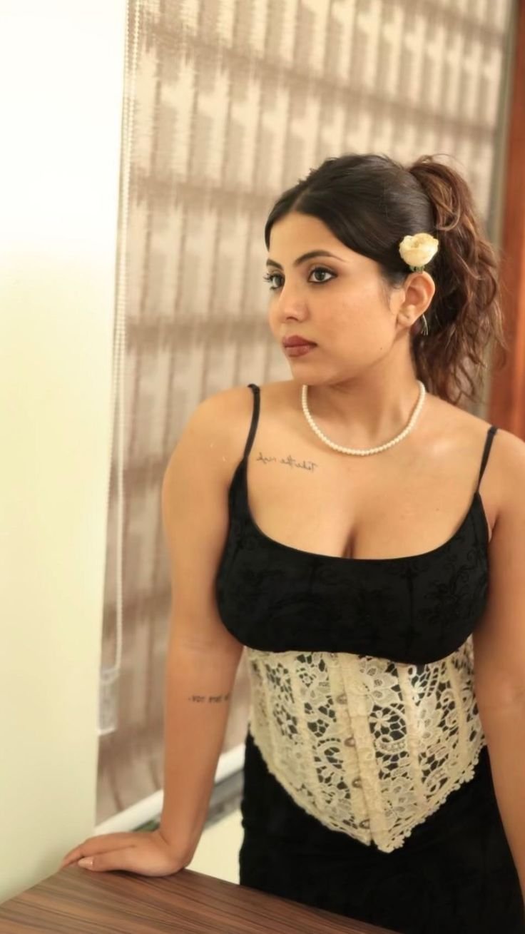 Aalo Premium Escort - Beautiful and Beautiful